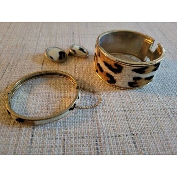 VINTAGE BERGERE FAUX LEOPARD BRACELETS & CLIP EARRINGS SET - Picture 6 of 7